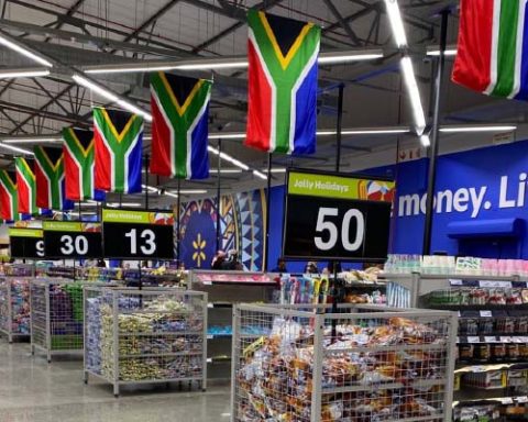 Currency Reviews Walmart’s first South African store
