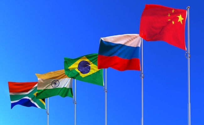 National flags of BRICS countries: South Africa, India, Brazil, Russia and China (L-R) are seen on September 18, 2021 in Zhengzhou, Henan Province of China. The 15th BRICS summit is set to run from August 22nd to 24th in Johannesburg. (Photo by Li Qingsheng/VCG via Getty Images)