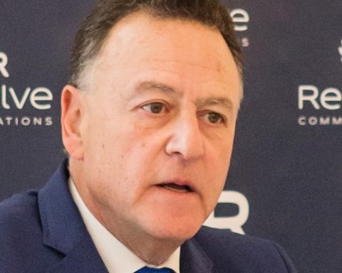 An undated photograph of former DA leader Tony Leon at a Resolve Communications function (Source: https://tonyleon.com/)